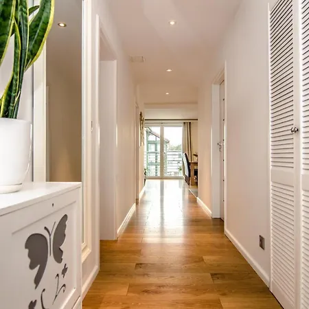 Apartament Timon Apartment *